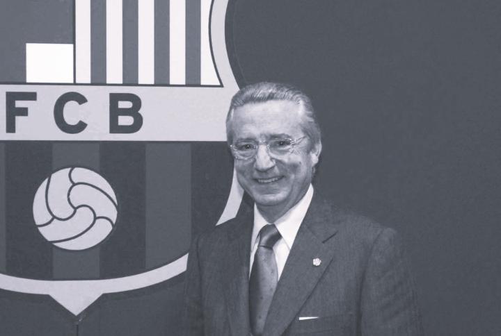  跨越宿敌界限的敬意；皇马官方悼念巴萨前主席雷纳，安息85岁传奇。 体育新闻