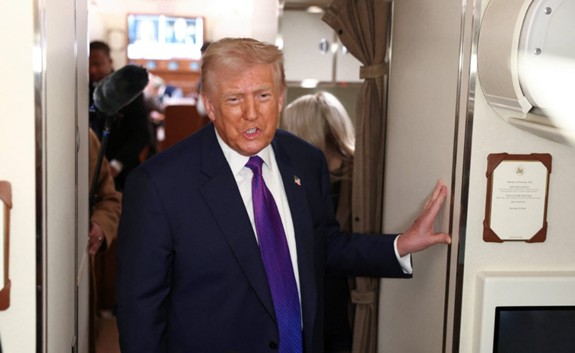  特朗普承诺公布外星人文件，美政府悄然注册域名；白宫回应引发热议 新闻 特朗普承诺公布外星人文件，美政府悄然注册域名；白宫回应引发热议 新闻