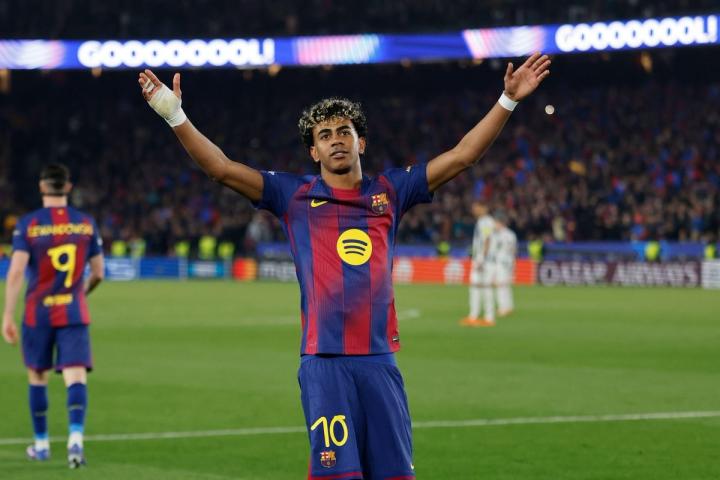  巴塞罗那主场攻势如潮，八连大胜平队史；诺坎普堡垒坚不可摧，球迷狂欢夜夜上演。 体育新闻