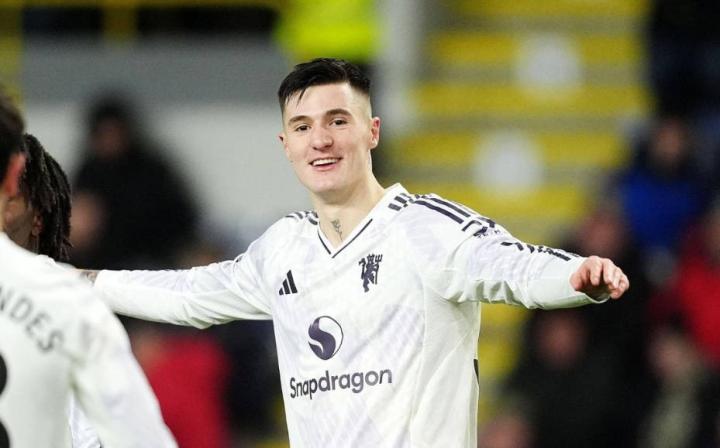  谢什科经纪人发声；超级替补标签遭否定，他更愿被称超级前锋。 体育新闻