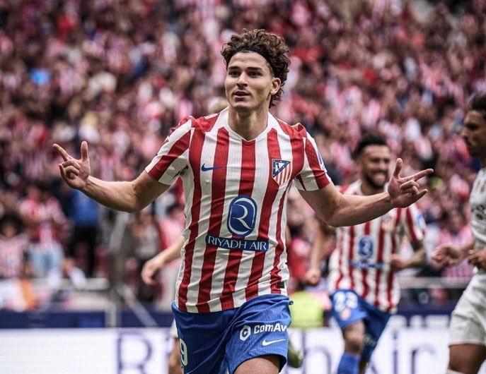  西班牙记者最新观点：巴塞罗那暂缓推进阿尔瓦雷斯转会；耐心观察球员立场变化。 体育新闻