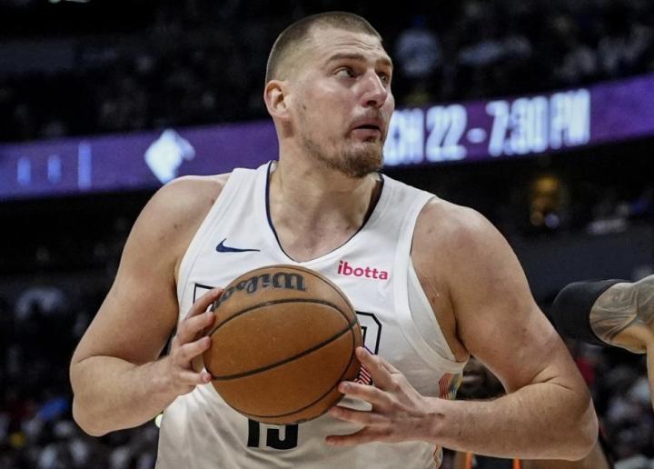  被神化的约基奇：数据狂欢能否掩盖体系依赖的真相？ 体育新闻 被神化的约基奇：数据狂欢能否掩盖体系依赖的真相？ 体育新闻