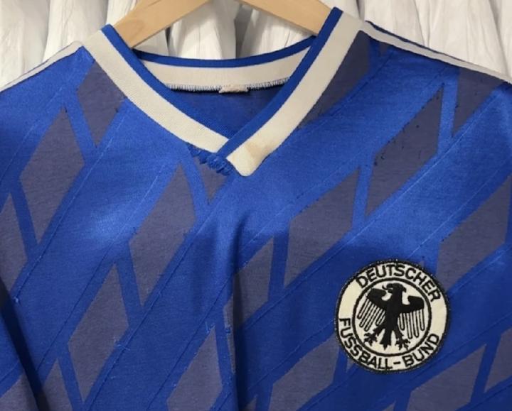  怀旧情结：寻回昔日荣光与蓝色记忆的重塑 情感心理 怀旧情结：寻回昔日荣光与蓝色记忆的重塑 情感心理