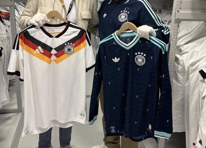  怀旧情结：寻回昔日荣光与蓝色记忆的重塑 情感心理 怀旧情结：寻回昔日荣光与蓝色记忆的重塑 情感心理