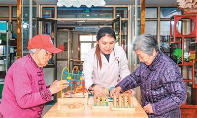 护理困局的隐秘角落：长期护理保险制度能否真正兜住失能老人的晚年？