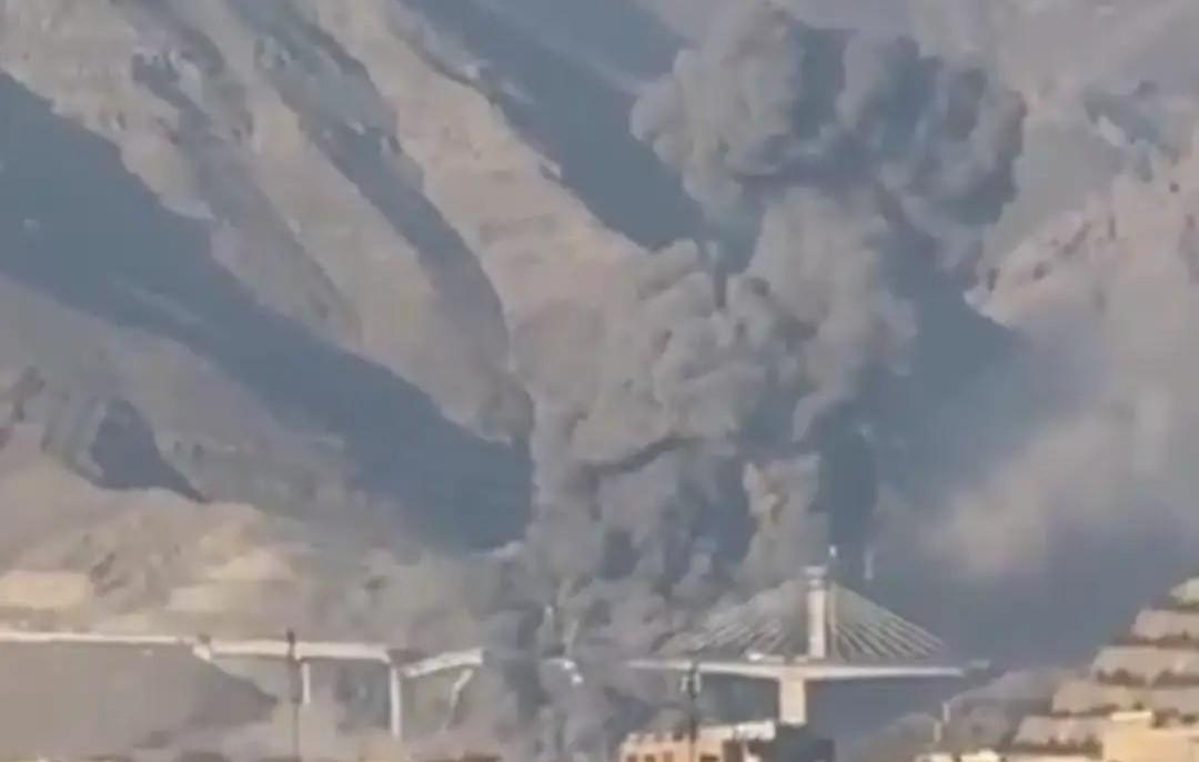  伊朗反击战略深度解析：700万人请战背后的地缘博弈与制裁困局 新闻