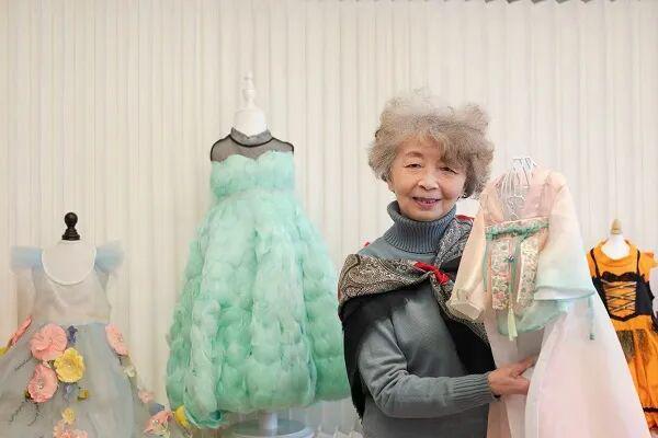  78岁上海奶奶的宠物高定：用一针一线，缝补人与毛孩子之间的深情 情感心理