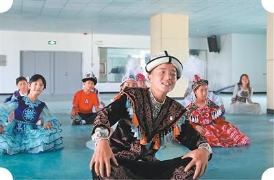 技术视角下的非遗传承密码——17岁少年的史诗学习进化论 文化旅游